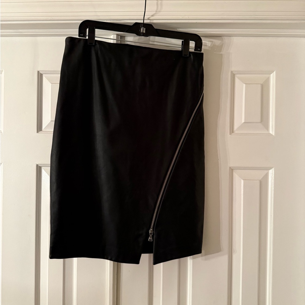 Express Black Pencil Skirt with Zipper Accent